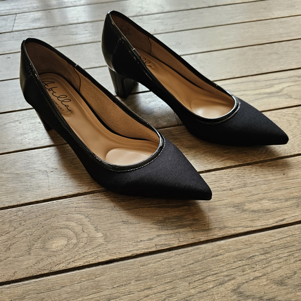 Abella Black Pointed Toe Heels